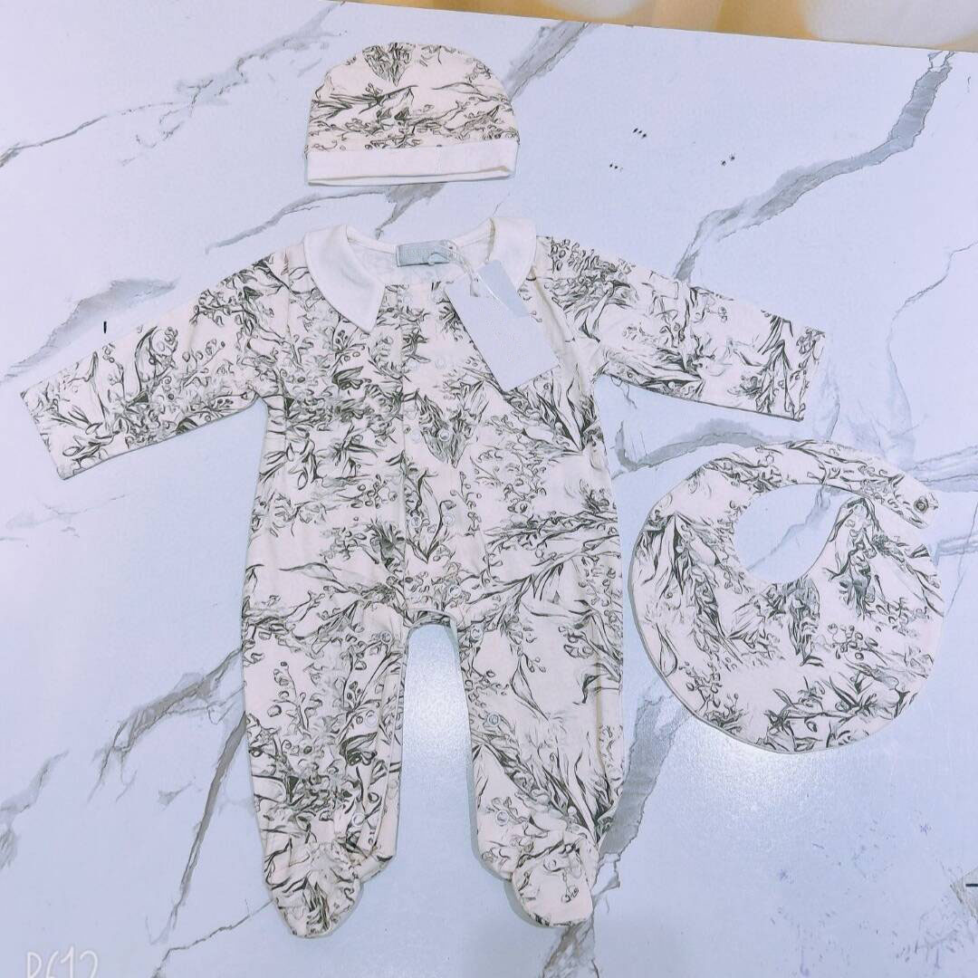 Baby Products Website - 2024年新作デザインベビー服 新生児用純綿ジャンプスーツ フルプリント 森柄ベビーガールロンパース よだれかけ帽子付き3点セット